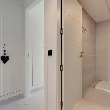 Apartment 2 Bedroom Penthouse With Sea View @ Hills *