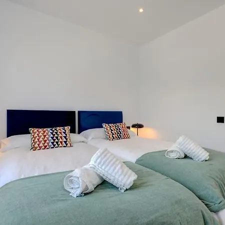 Apartment 2 Bedroom Penthouse With Sea View @ Hills