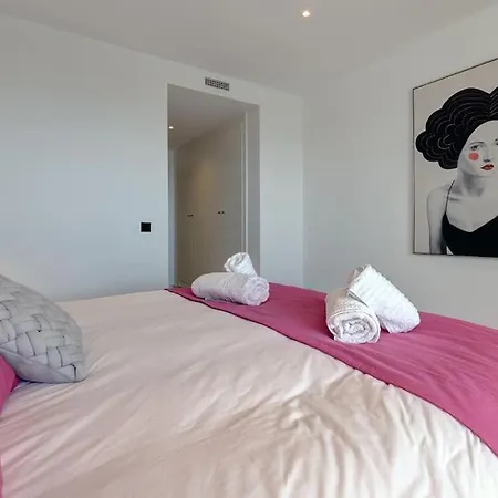 Apartment 2 Bedroom Penthouse With Sea View @ Hills *