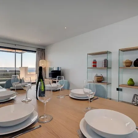 Apartment 2 Bedroom Penthouse With Sea View @ Hills *