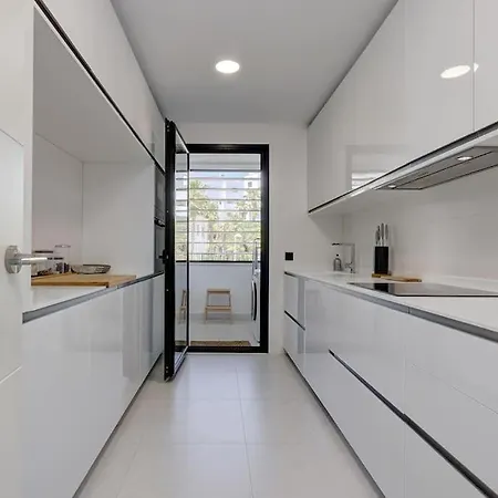2 Bedroom Penthouse With Sea View @ Hills Apartment