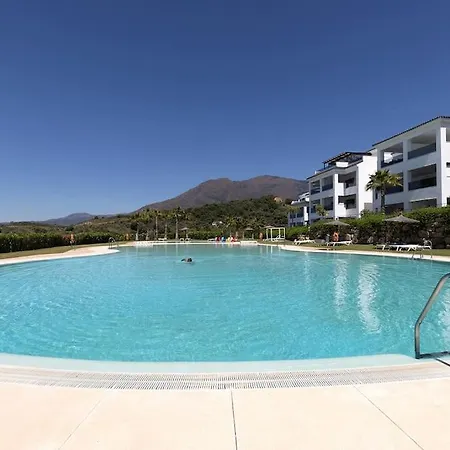 2 Bedroom Penthouse With Sea View @ Hills Apartment *