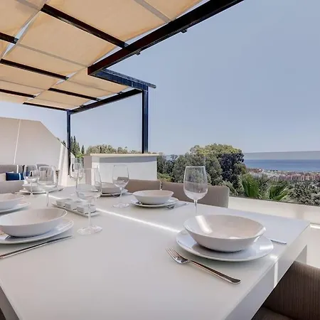 2 Bedroom Penthouse With Sea View @ Hills Apartment *